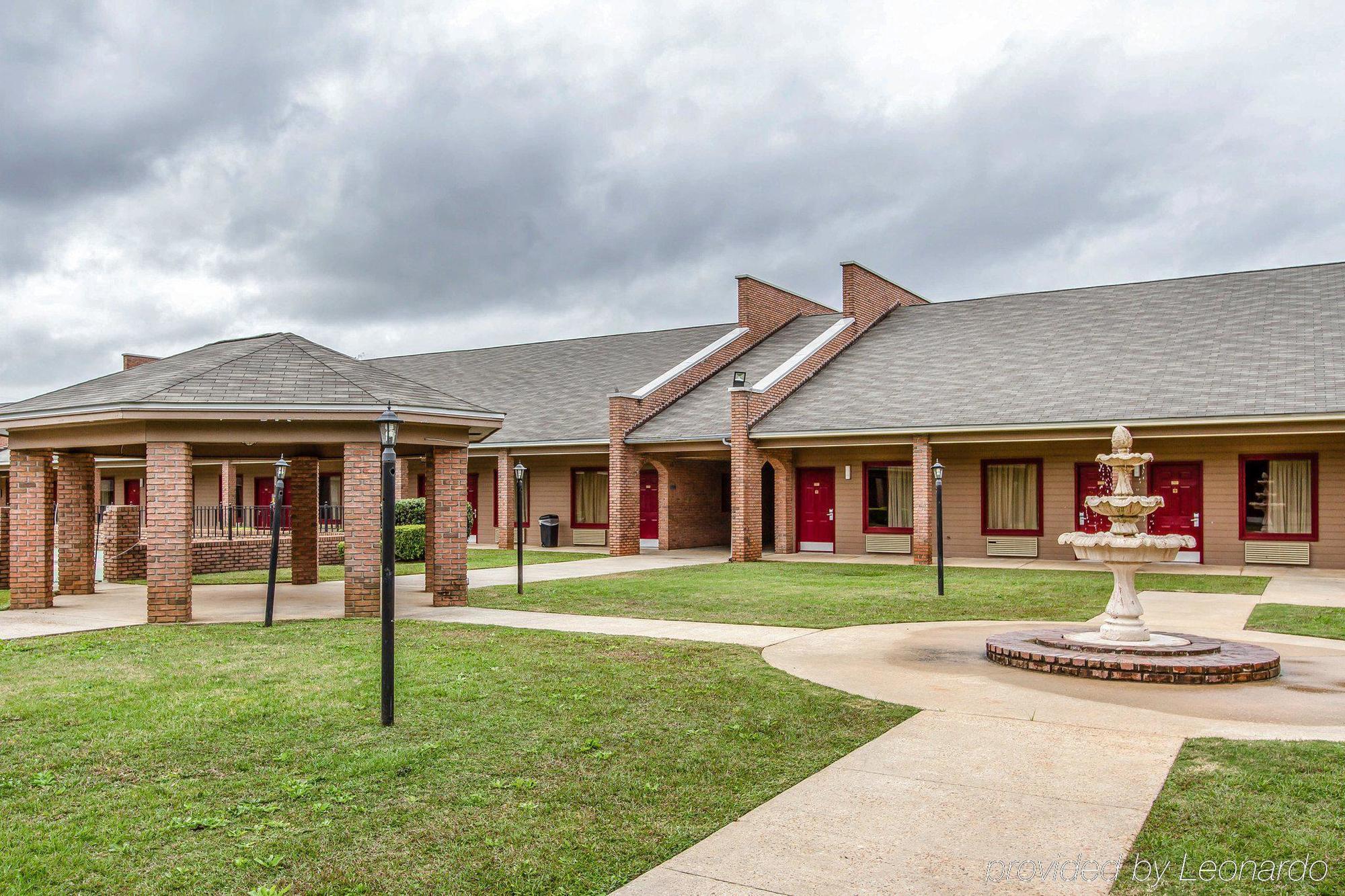 Econo Lodge Inn & Suites Enterprise Exterior photo