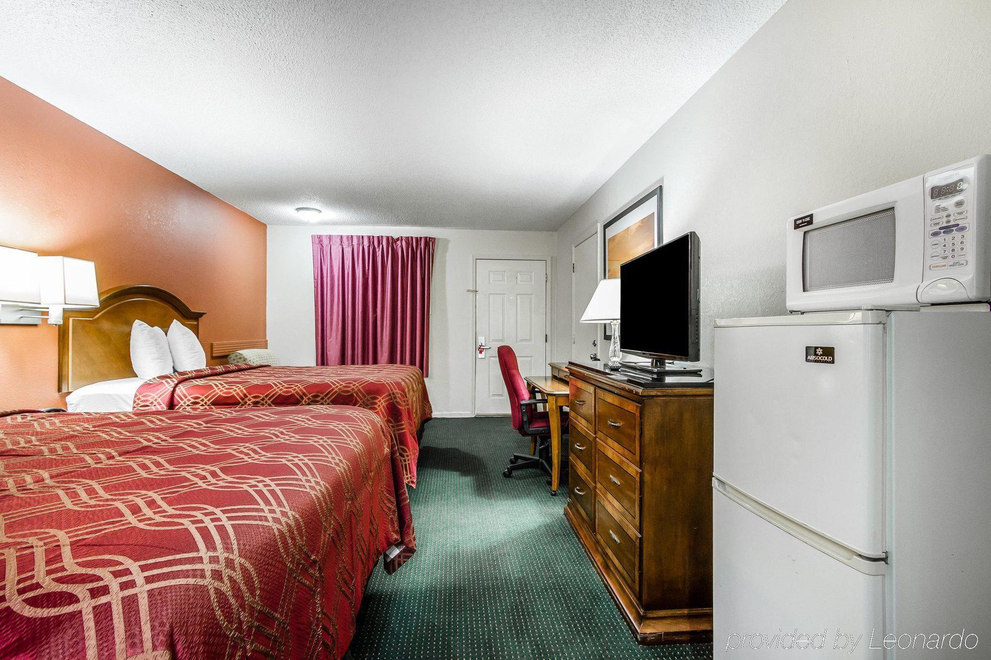 Econo Lodge Inn & Suites Enterprise Exterior photo
